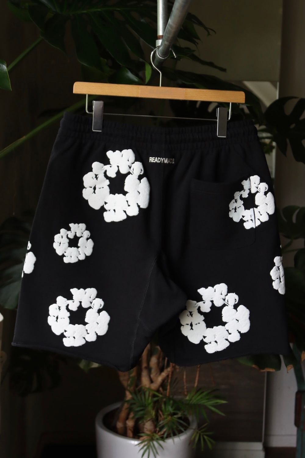 DENIM TEARS - レディメイド×デニムティアーズREADYMADE×DENIM TEARS COTTON WREATH SWEAT  SHORTS(RM-K01-0000-132)BLACK※9月30日10:00発売 | mark