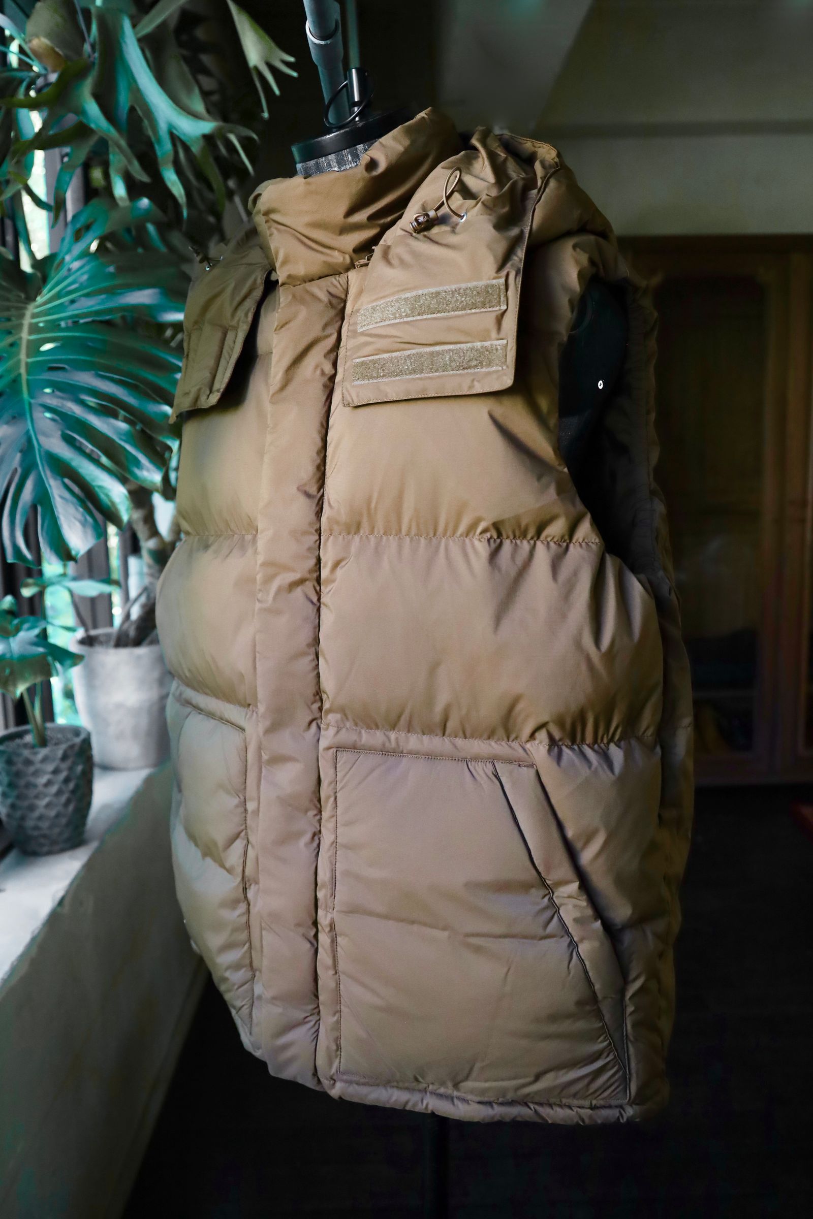 FreshService CORPORATE DOWN VEST ベージュ FreshService, CORPORATE DOWN VEST | Purveyors