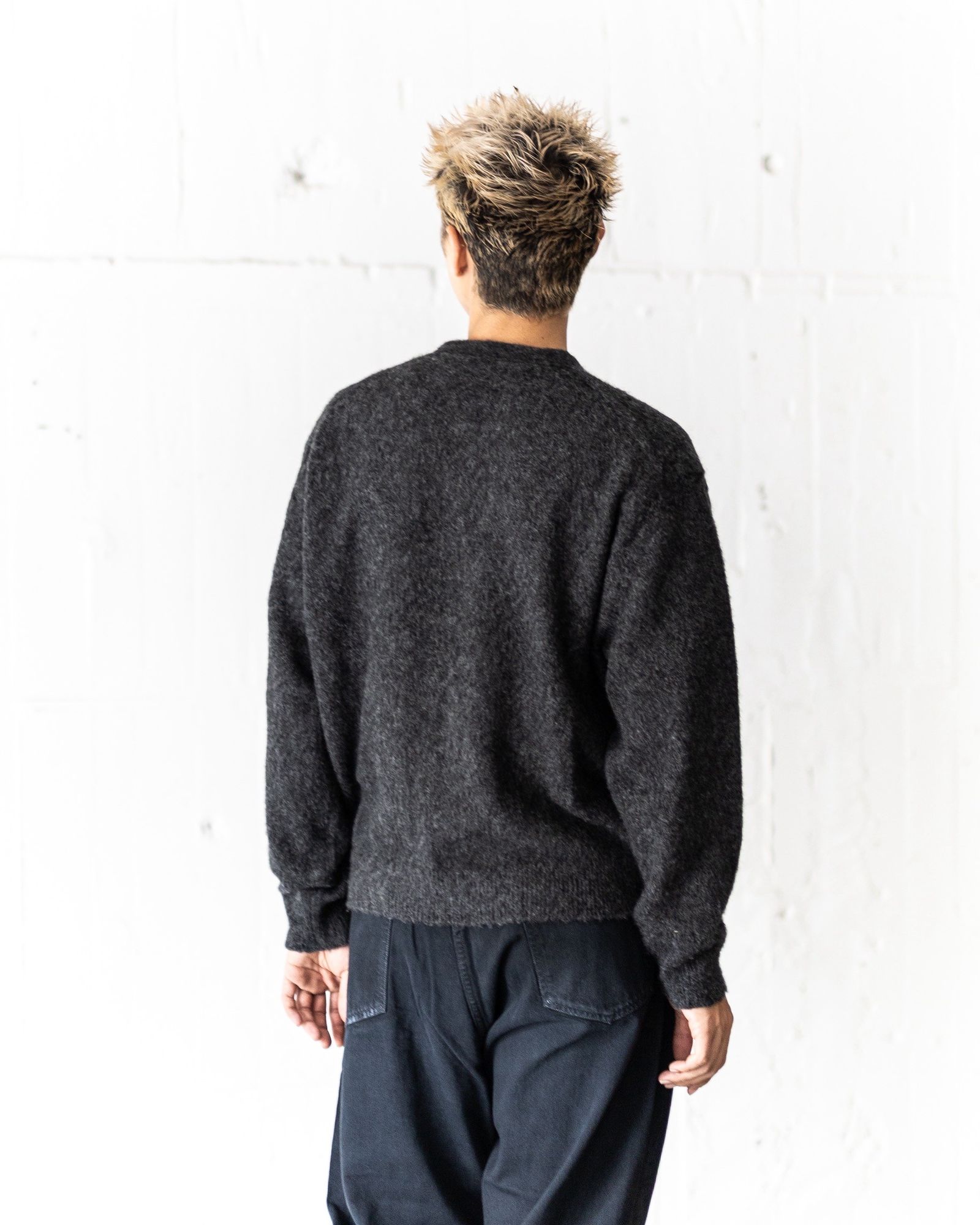 アプレッセ 2025 STYLE2 Cashmere Middle Gauge Henley Neck Sweater(25AAP-03-14)CHARCOAL