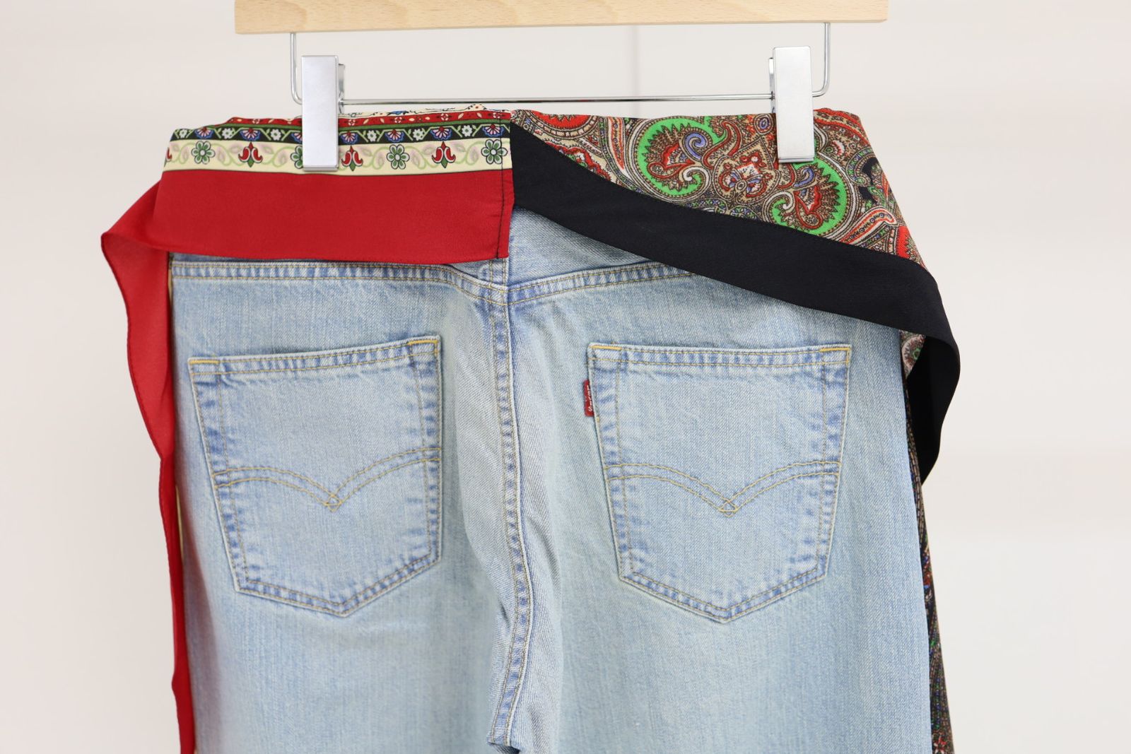 ジュンヤワタナベマン26SS Levi'sダブルネーム 綿セルビッチデニム 製品加工×シルクサテン×エステル更紗パンツ(WQ-P208-100) ☆3月6日(金)発売！