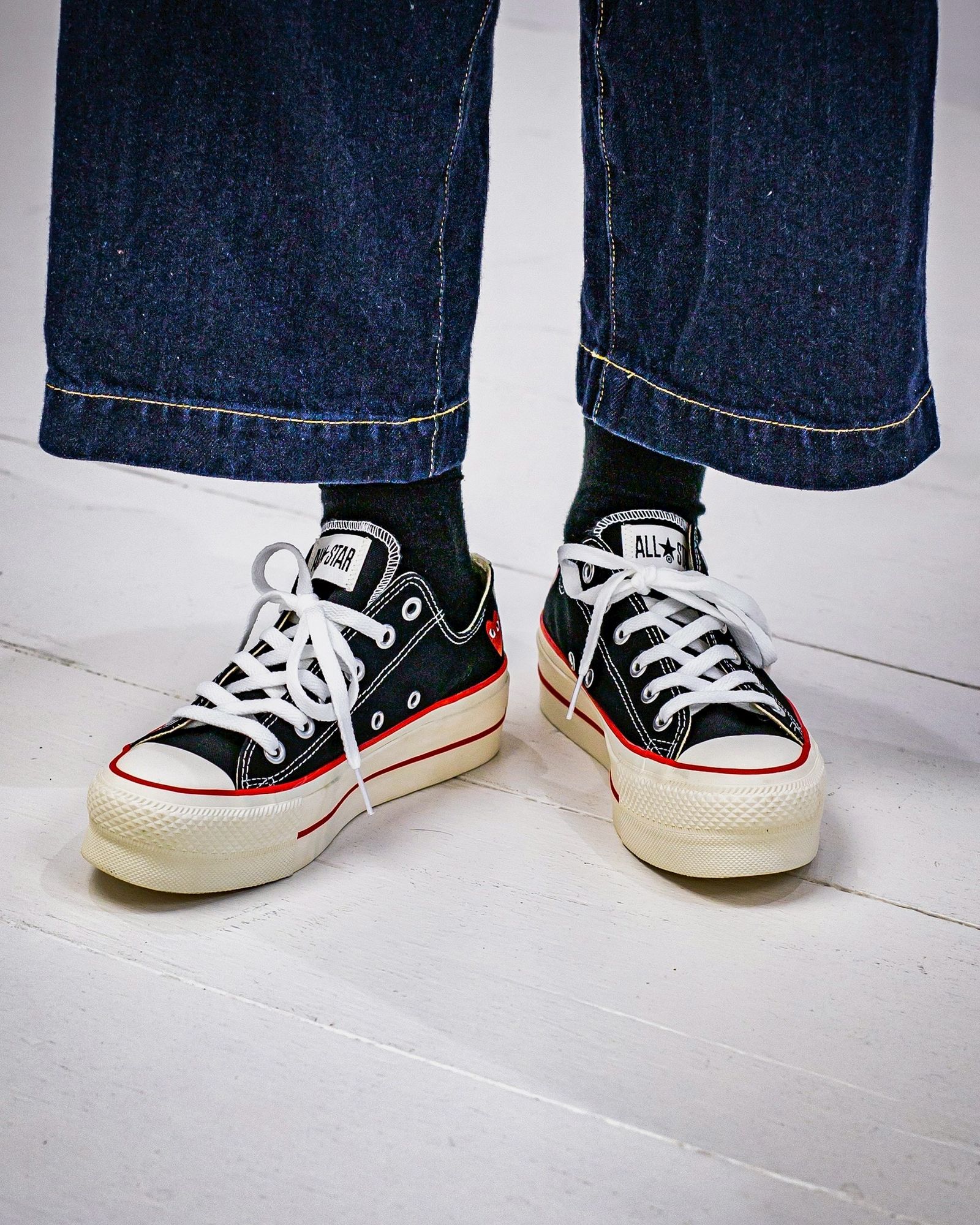 PLAY COMME des GARCONS V-NECK CARDIGAN style.2025.11.12