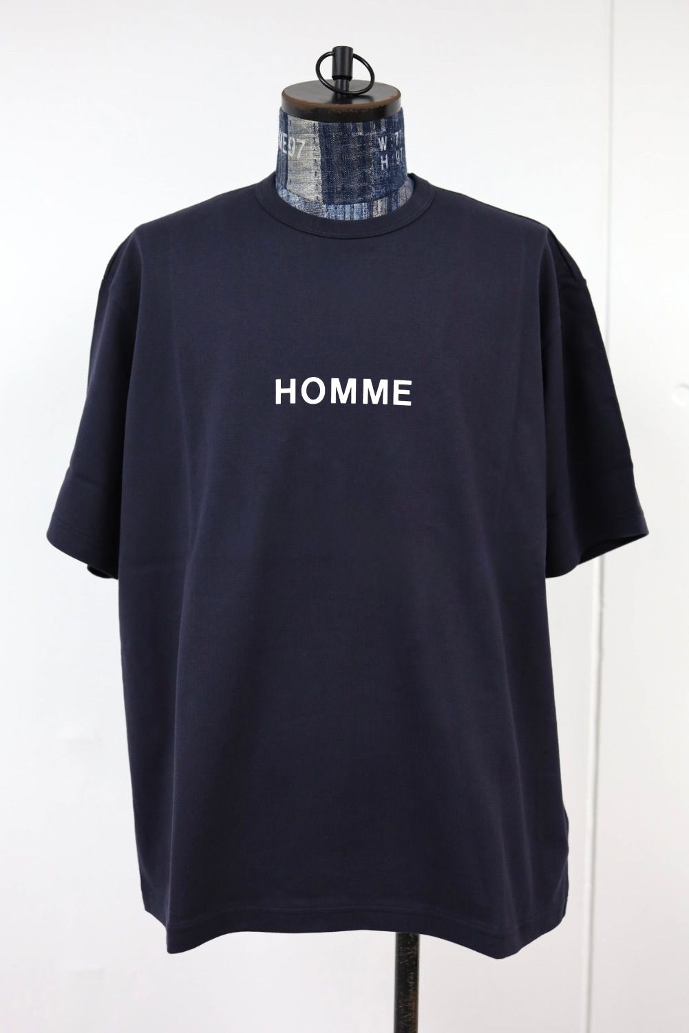 コムデギャルソンオム26SS ロゴプリントTシャツ(HQ-T103-051)NAVY☆4月3日(金)発売！