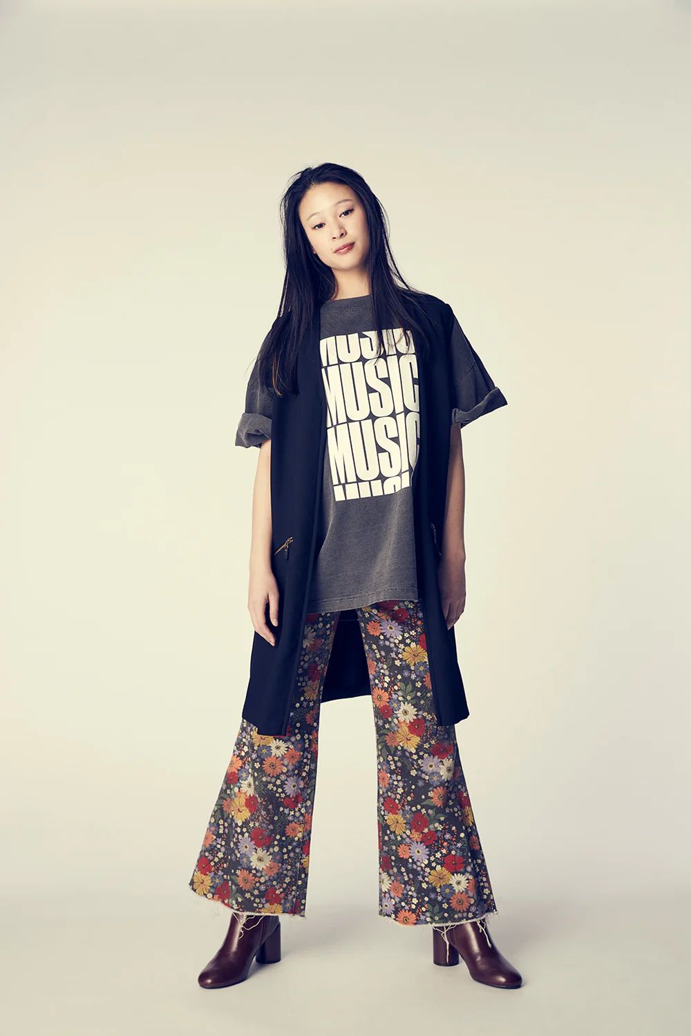 イズネスミュージック 25SS MUSIC DELAY T-SHIRT(IMP5_05_MUSIC3T01)SUMI(CHARCOAL)