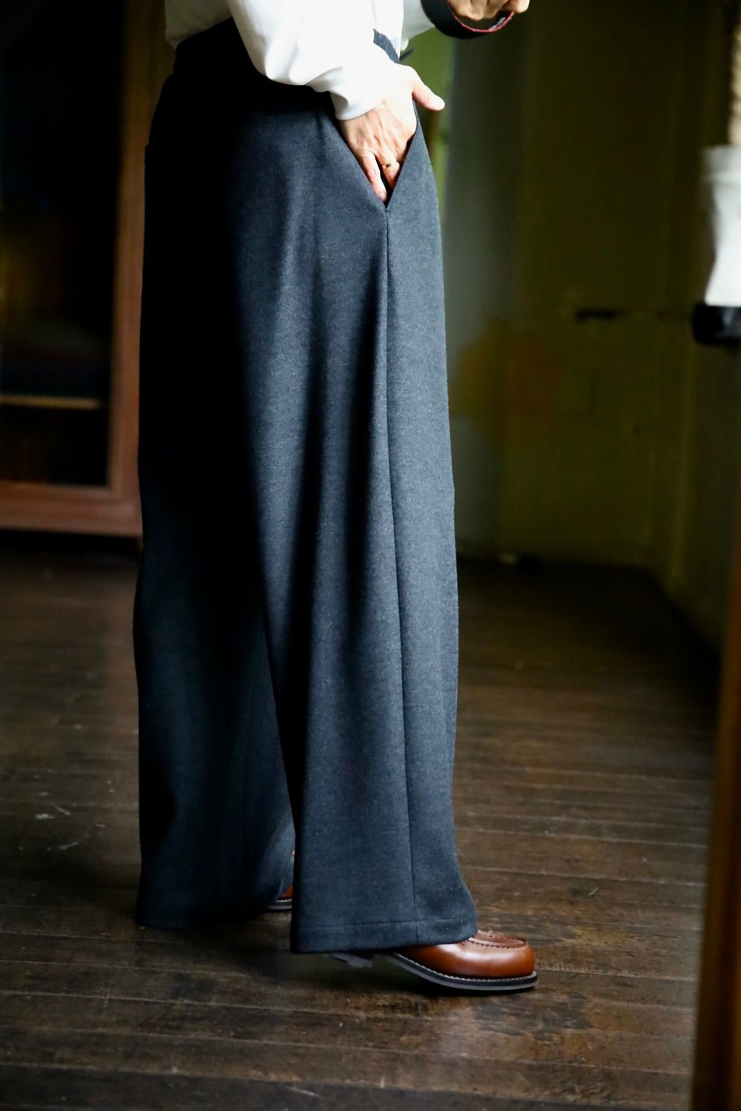 グラフペーパー 24AW Wool Smooth Flannel Easy Wide Pants (GM244-40011)GRAY