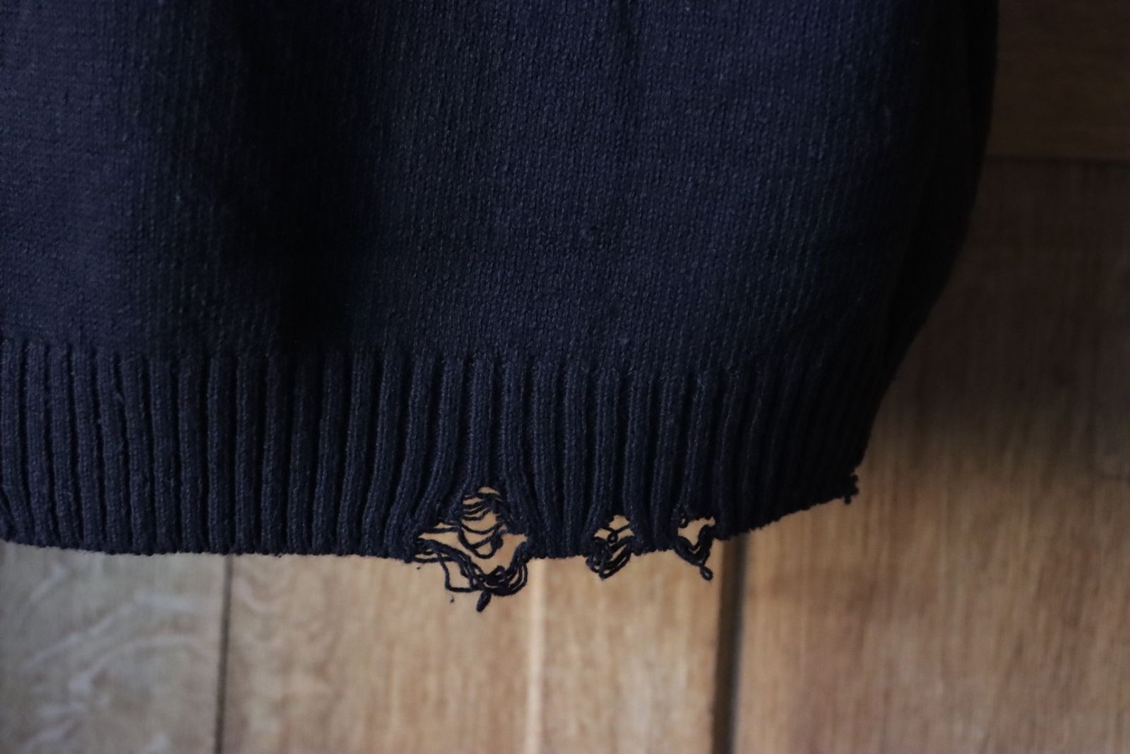 ヨウジヤマモト24SS 7G1P HOLE DESIGN DAMAGED V-NECK VEST(HS-K15-094-2)BLACK