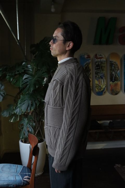 YOKE CROSSING CABLE CREW NECK KNIT"GREIGE"style