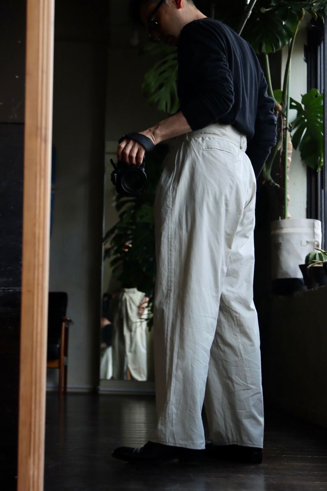 blurhms Selvage Twill Button Tuck Easy Pantsスタイル