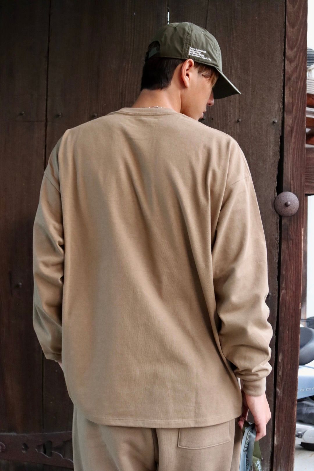 FreshService フレッシュサービス 23AW VIBTEX for FreshService “L/S CREW NECK TEE”スタイル