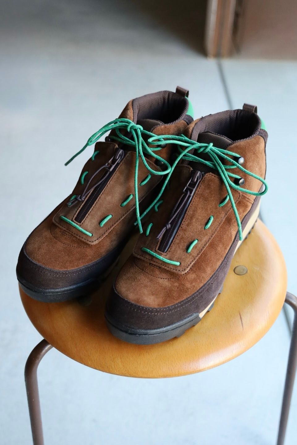 イズネス 25AW FLOW-MID SHOES is-ness×SUICOKE(25AW_40_1007AWSHOES01)BROWN×GREEN☆新作発売！