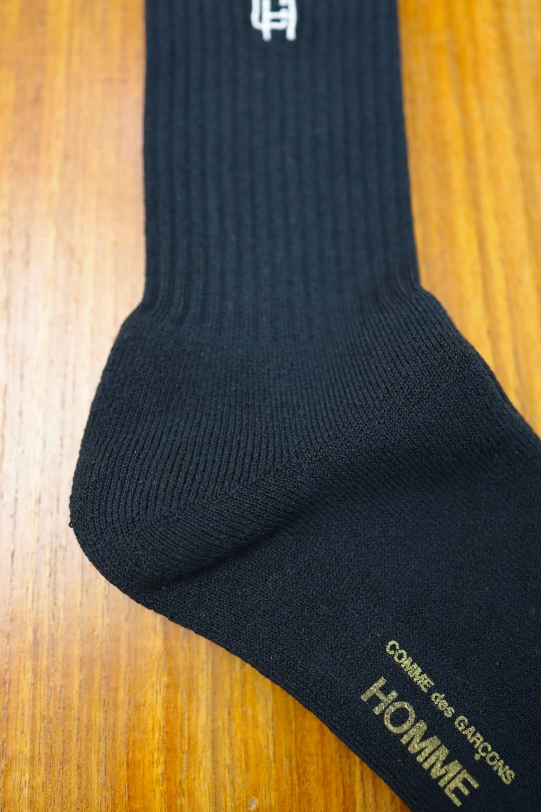 コムデギャルソンオム 綿パイル刺繍ソックス(HQ-K501-051)BLACK☆2月6日(金)発売！