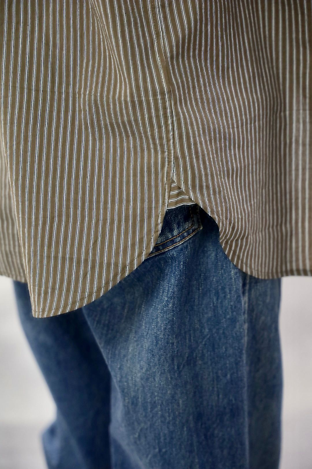 FreshService 26SS HRAFTeX® S/S STRIPE SHIRT"BROWN STRIPE"スタイル
