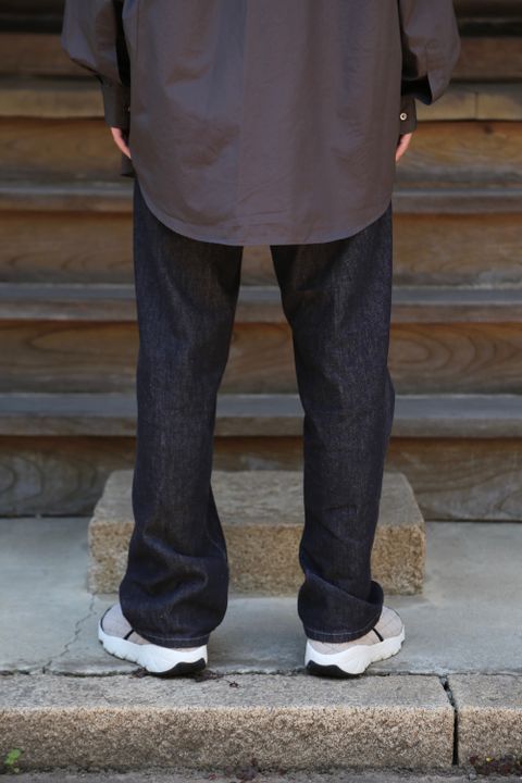Graphpaper Broad L/S Oversized Regular Collar Shirt(GM212-50110B) style. 2021.05.23.