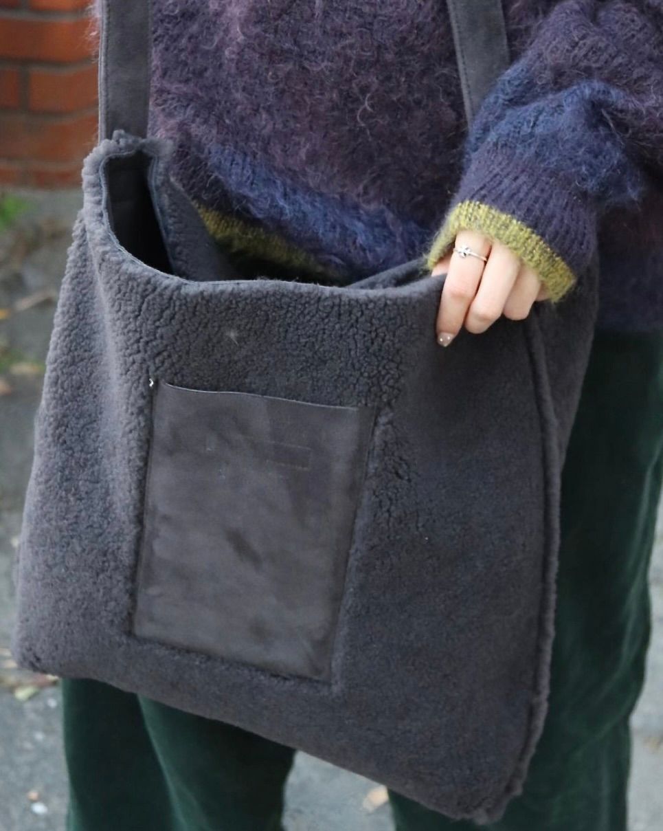ヨーク22AW REVERSIBLE MOUTON BAG(YK22AW0400A)CHARCOAL