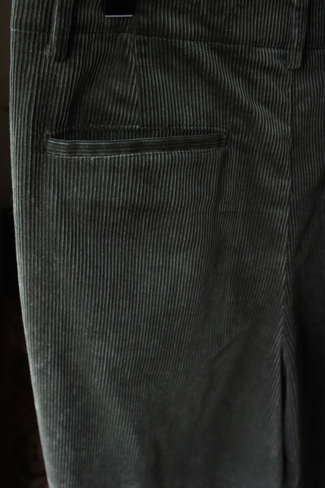 グラフペーパー 25AW Suvin Corduroy Wide Straight Trousers(GU253-40366)GREEN☆10月4日(土)新作発売！