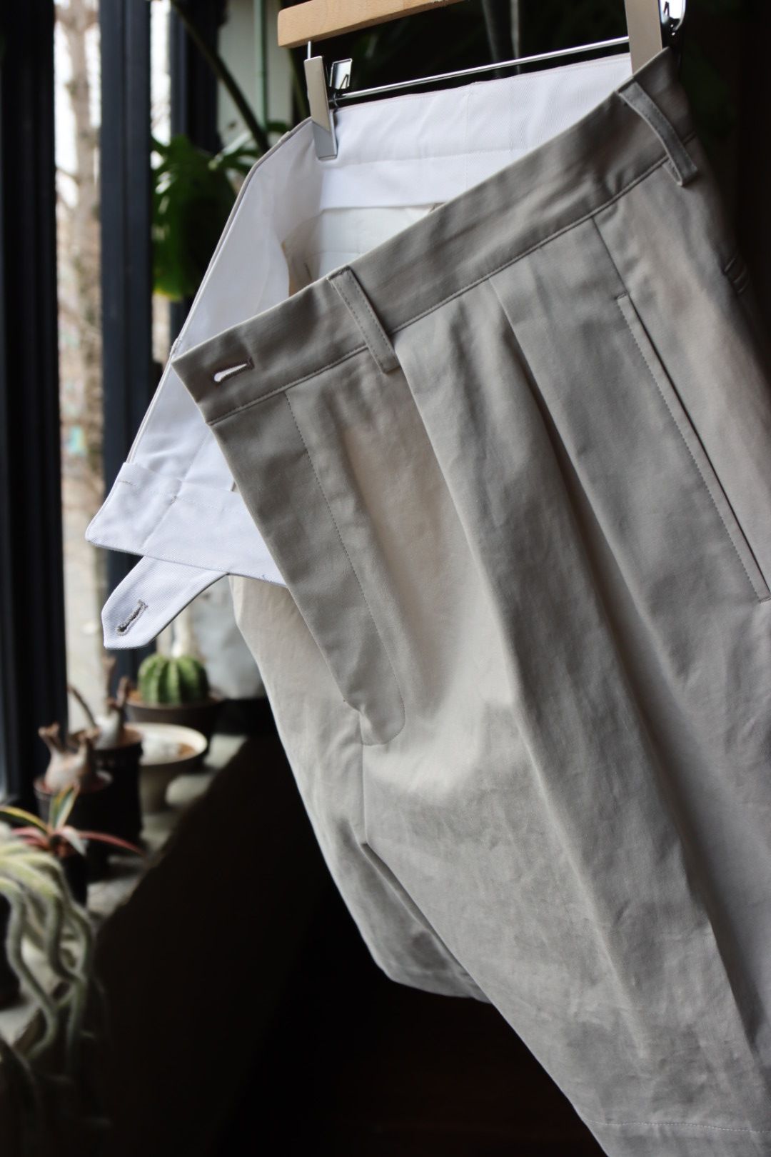 アプレッセショーツTwo Tuck Chino Shorts(23SAP-04-02H)ECRU