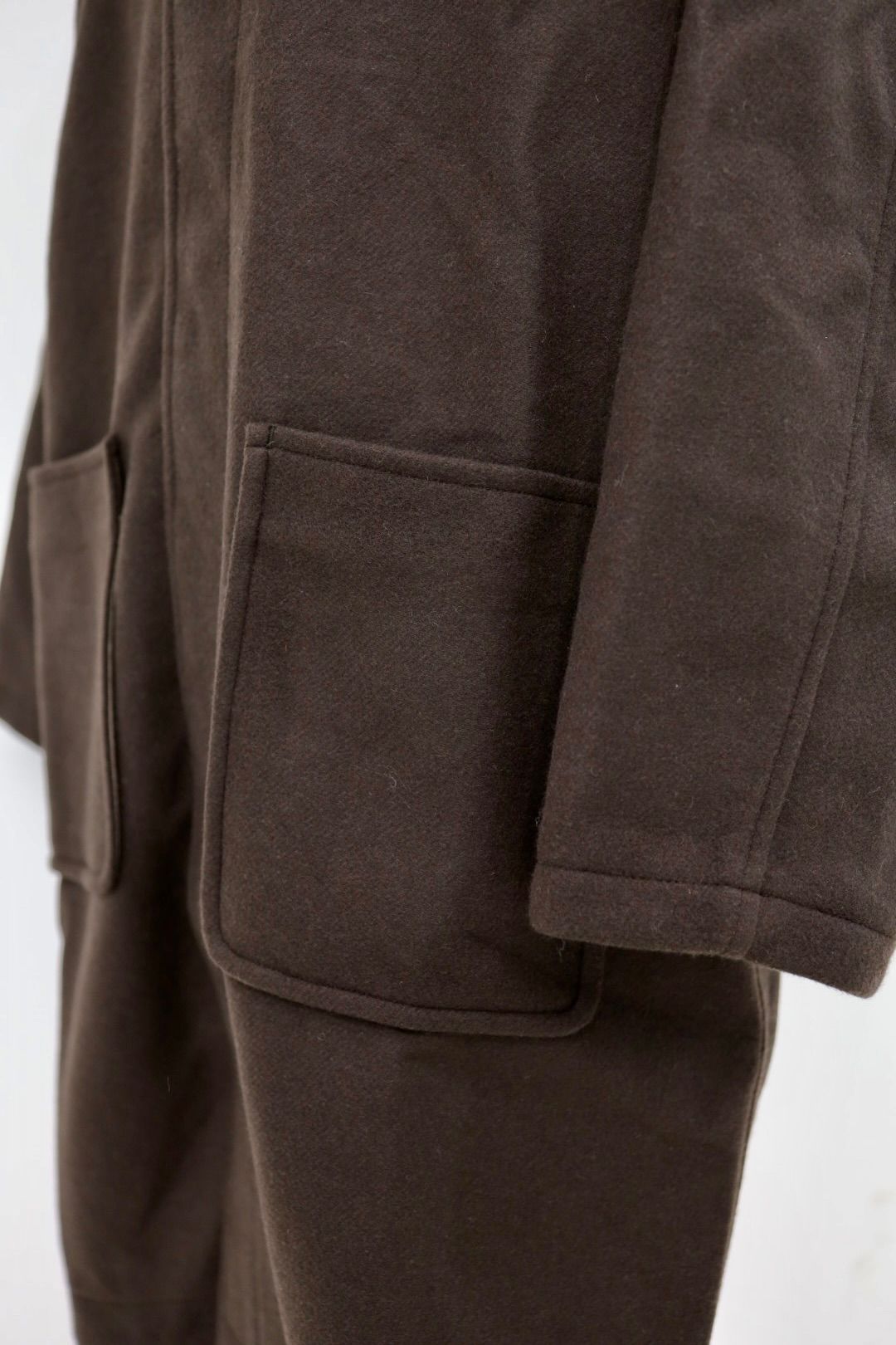 イズネス26AW  Duffle Smock Long Coat(26AW_35_28AWCOAT02)BROWN☆10月10日(土)発売！