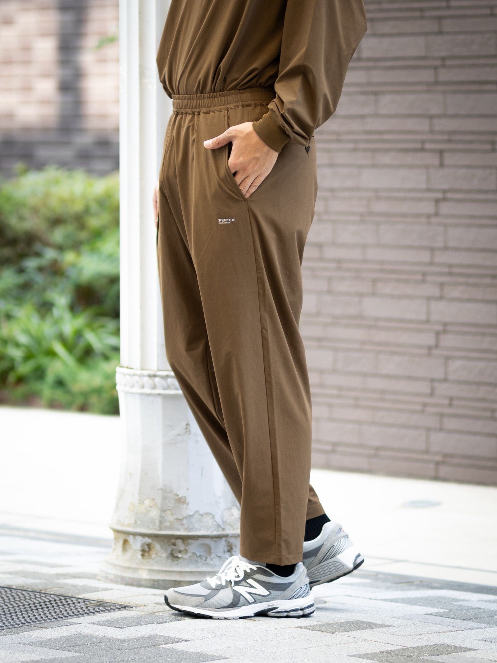 Graphpaper PERTEX® EQUILIBRIUM L/S Crew Neck Pullover (BROWN) MARKスタイル