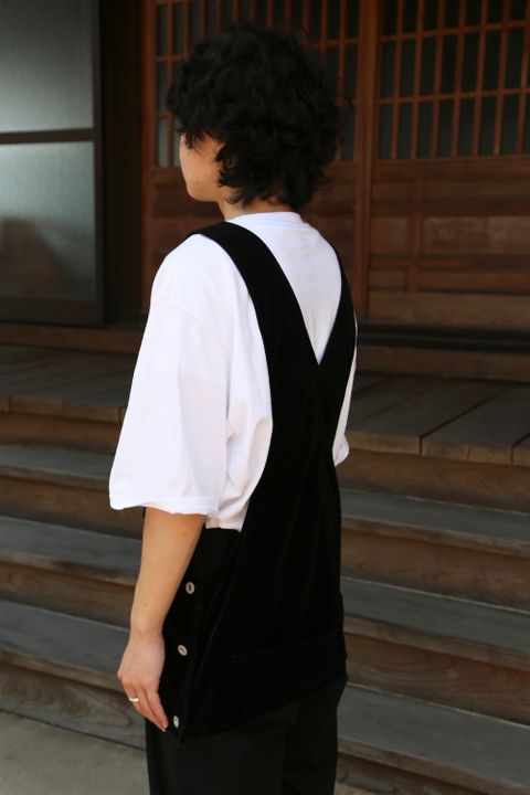 doublet CUT OFF VELVET VEST(21AW09VE13) style. 2021.07.25.