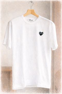 PLAYプレイコムデギャルソン ワンポイントTシャツ (WHITE×BLACK HEART)