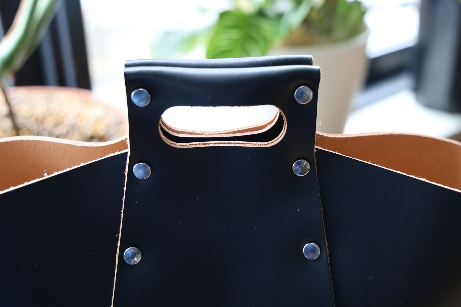 エンダースキーマ  ハンドルバッグ assemble pyramid bag M(vs-rb-apm)black☆3月15日(土)12:00発売！