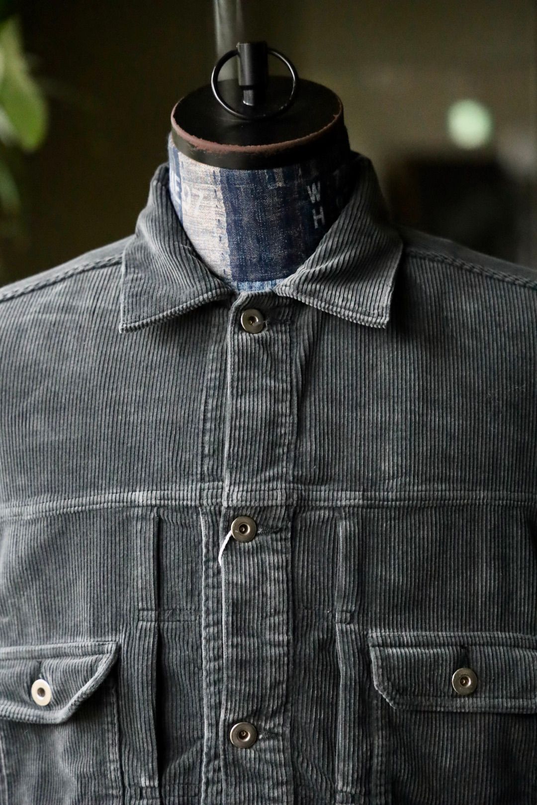 イズネス 25AW CORDUROY TRUCKER JACKET (25AW_30_1006AWJK02)CHARCOAL☆新作発売！