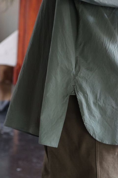 blurhms Stand-up Collar Washed Shirt "DARK SAGE"style.2022.1.11.