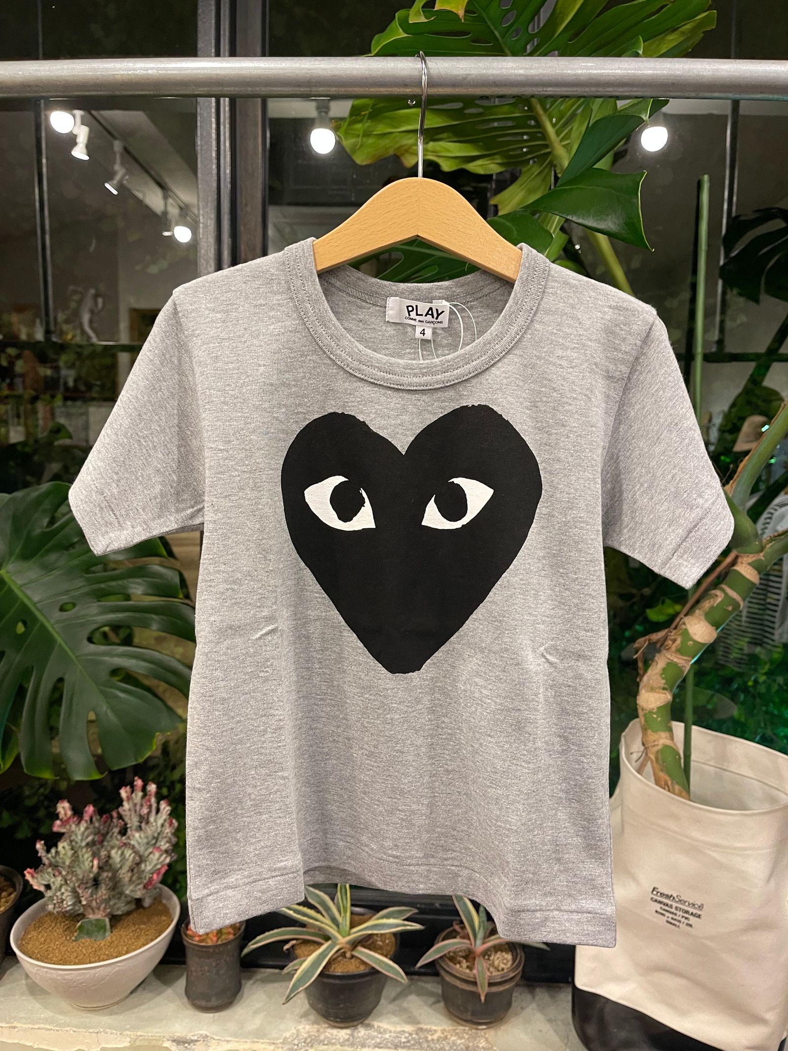 COMME des GARÇONS play ホワイト＆ブラック HeartT