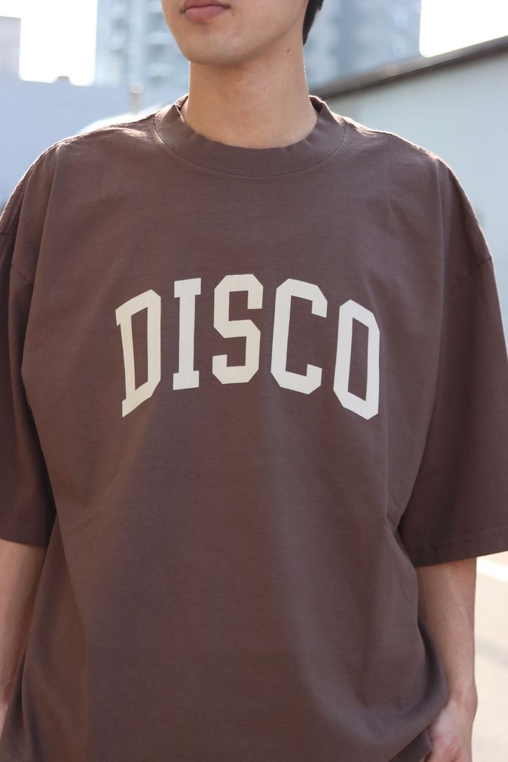 イズネスミュージック 25SS DISCO FLOCKY PRINT T-SHIRT(IMP5_12_FLDISCOT01)BROWN