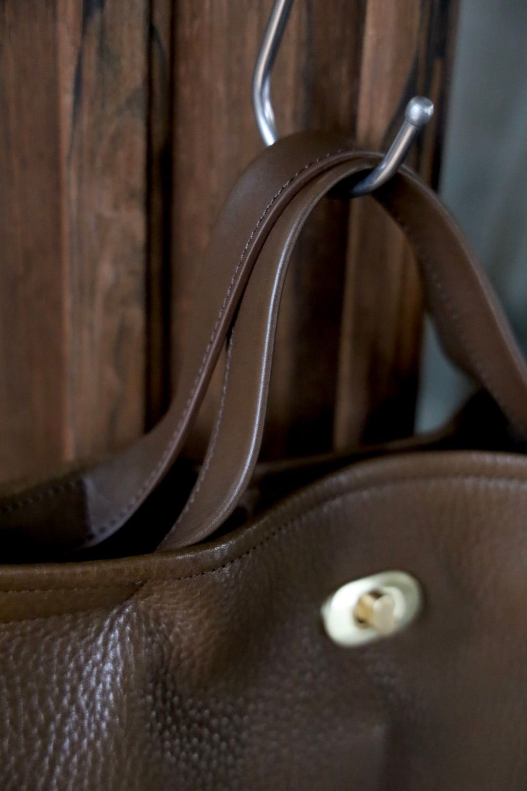 エンダースキーマ バッグ twist hand bag large(zw-b-tbb)cognac