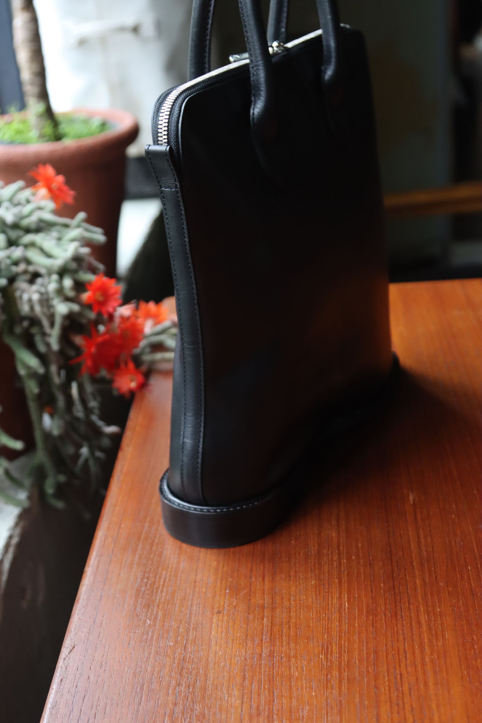 hendershemeエンダースキーマ　snappursebig black shoes｜スキマ Hender Scheme Official Online Shop