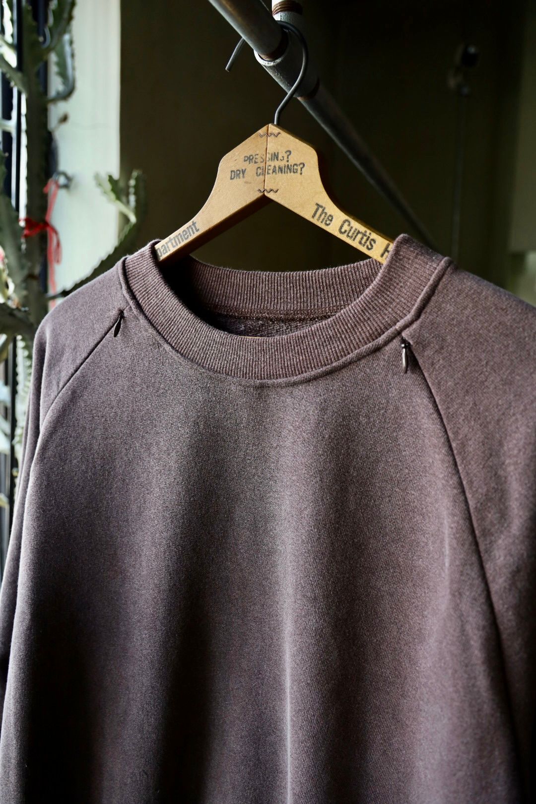 イズネス 26SS Ventilated Sweatshirt (26SS_13_1008SSSW01)BROWN☆新作発売！