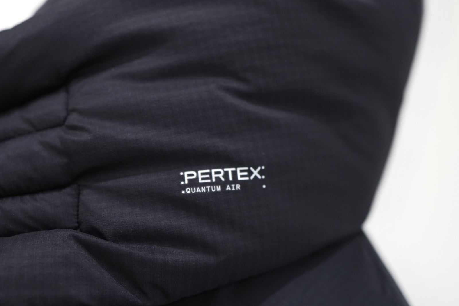 グラフペーパー PERTEX® QUANTUM AIR Field Neck Warmer(GU263-90283)BLACK☆9月26日(土)発売！
