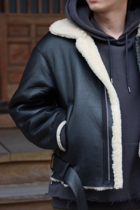 YOKE DETACHABLE COLLAR BOMBER JACKET style.2021.10.24.