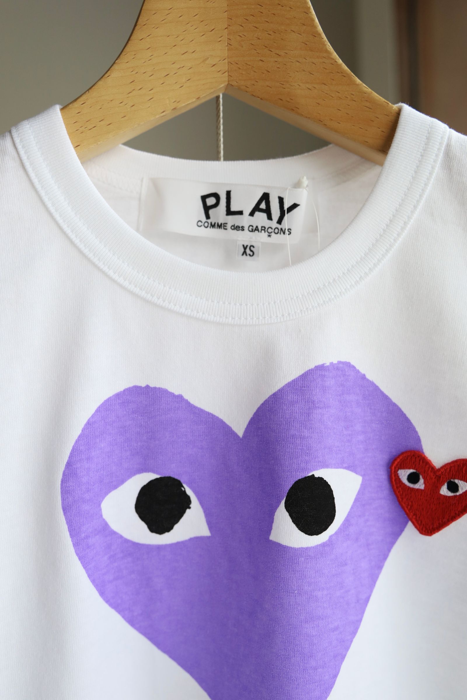 PLAYプレイコムデギャルソン RED EMBLEM Tシャツ(PURPLE)