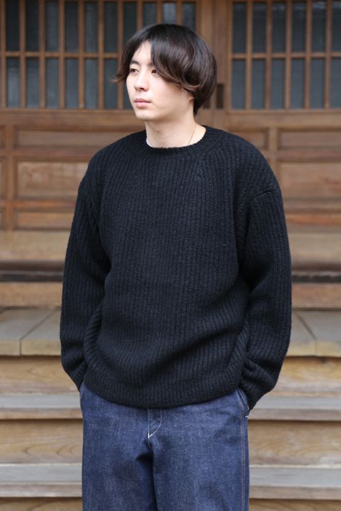YOKE 20awより、3G BACK ZIP RIB CREW NECK BLACK style.2020.9.12.