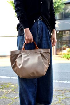 エンダースキーマ バッグ 2tuck tote M(yv-b-2tm)beige/brown