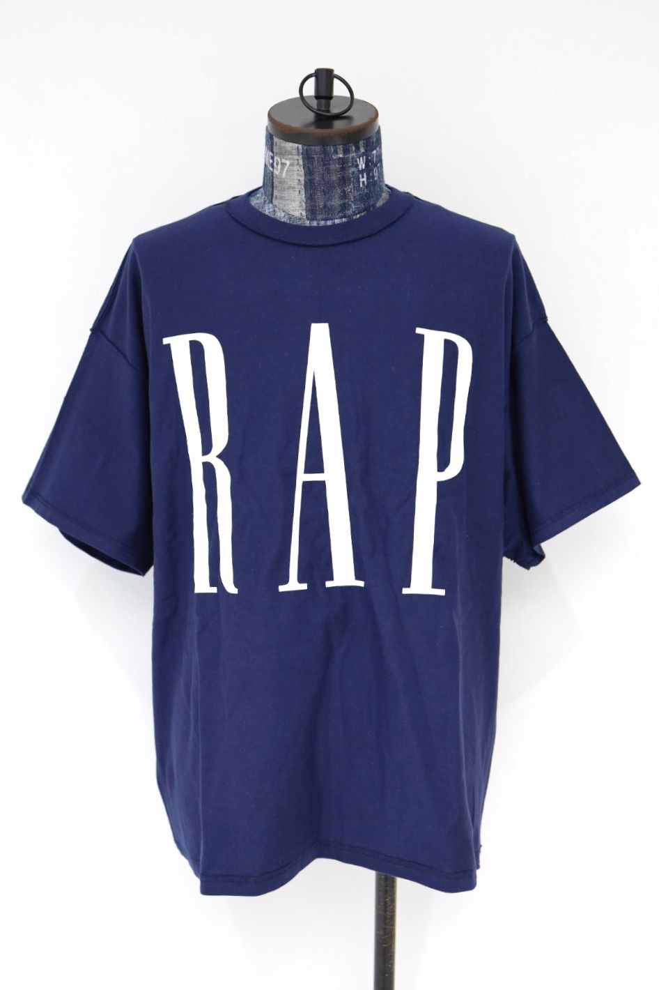イズネスミュージック 26SS RAP T-SHIRTS(ISNESS MUSIC×DJ SHOTA)(IMP7_15_RAPT01)NAVY☆新作発売！