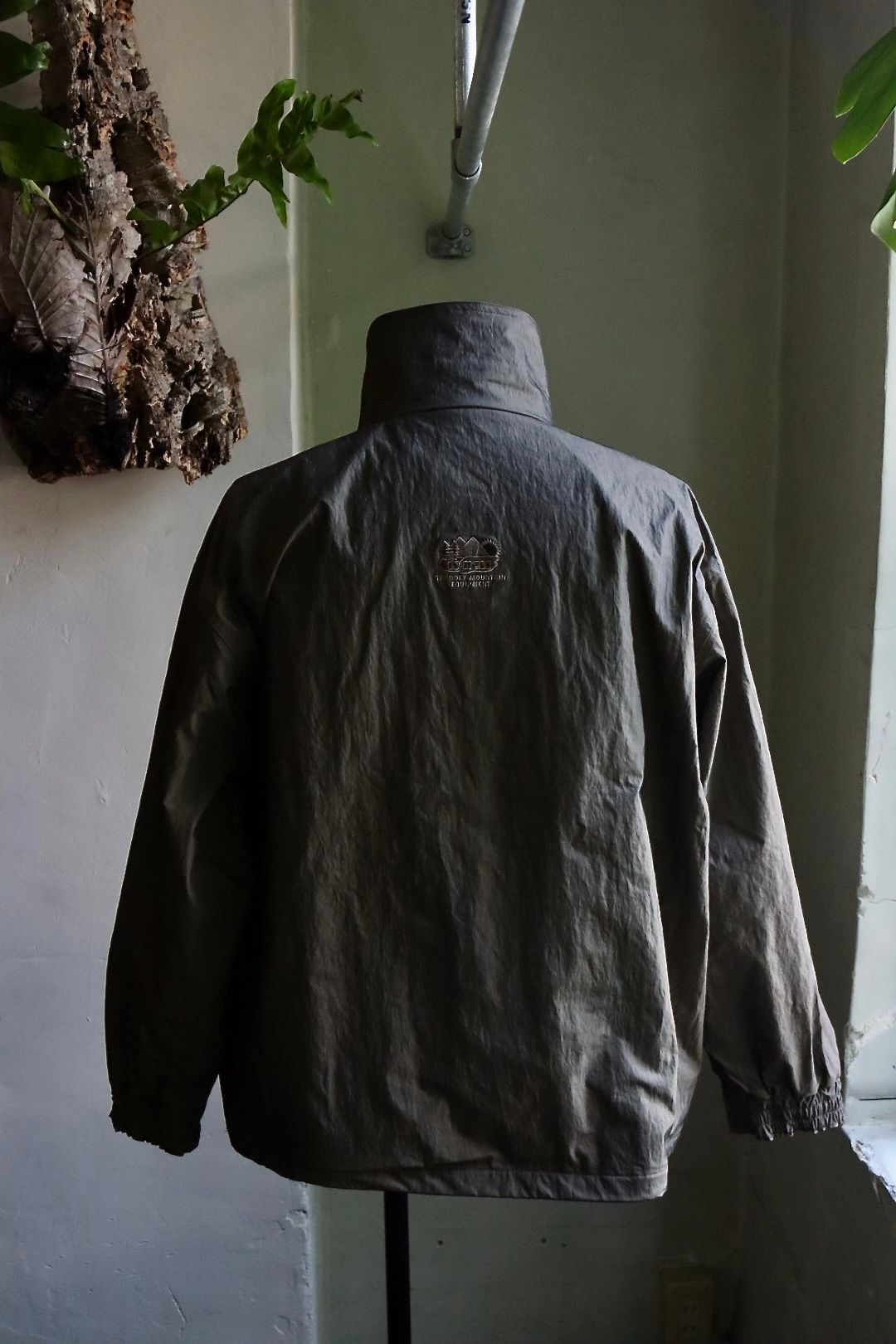 イズネス23AW SHAKA SHAKA NYLON JACKET(1005AWJK07)BROWN
