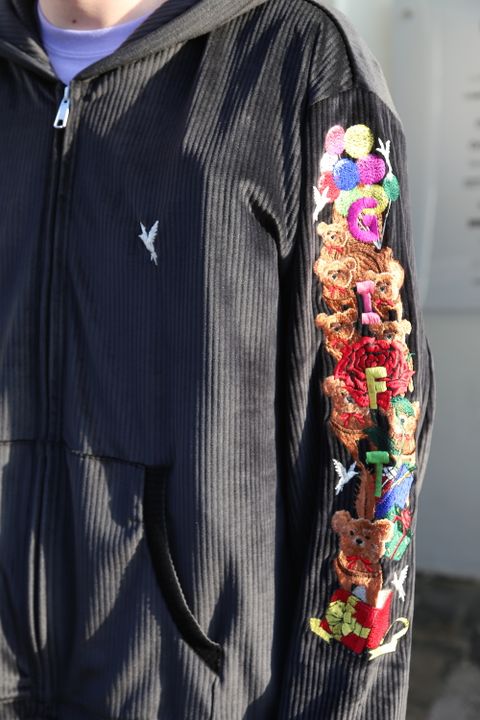 CHAOS EMBROIDERY COMFY HOODIE(21SS24BL118) style.2021.1.16.