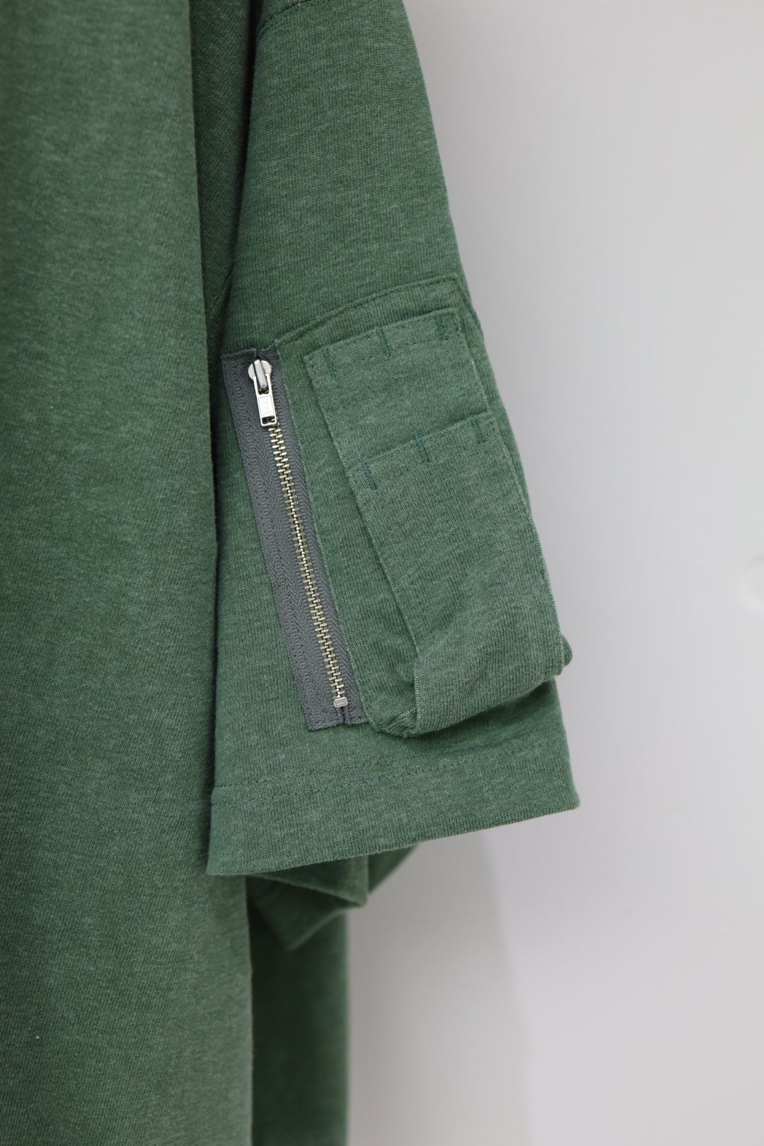 イズネス 26SS Arm Pocket Balloon T-Shirt (26SS_40_1008SST01)GREEN☆新作発売！