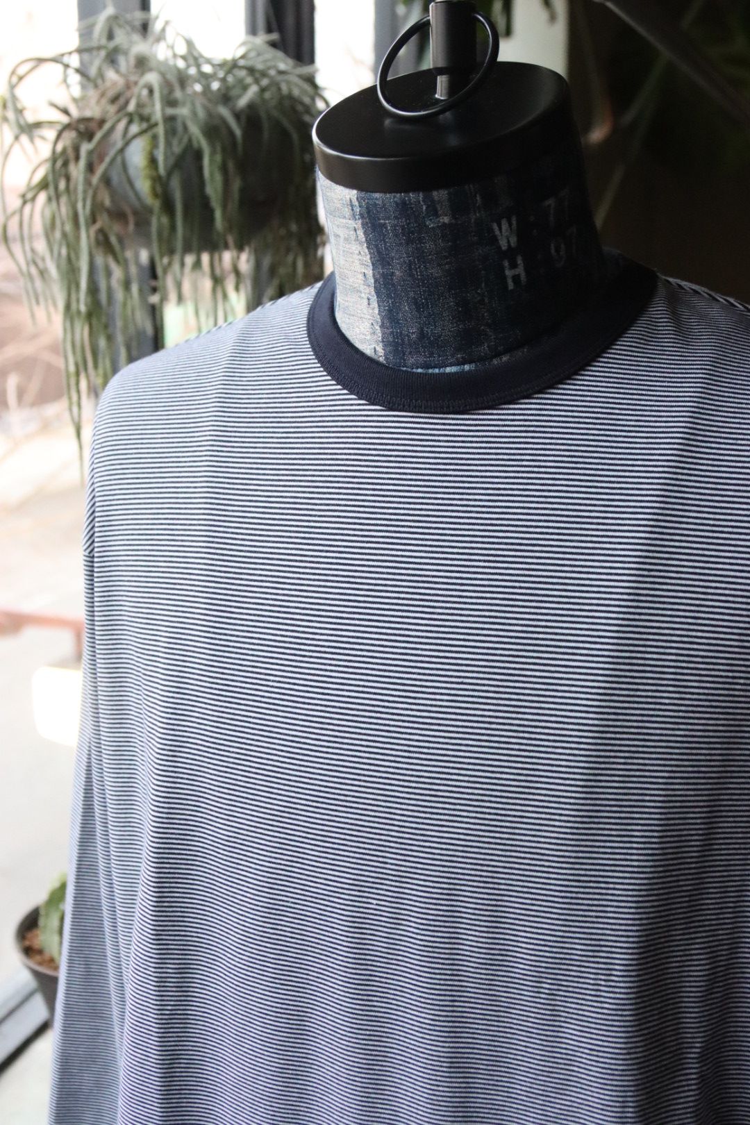 グラフペーパー24SS Narrow Border L/S Tee(GU241-70117B)NAVY×WHITE