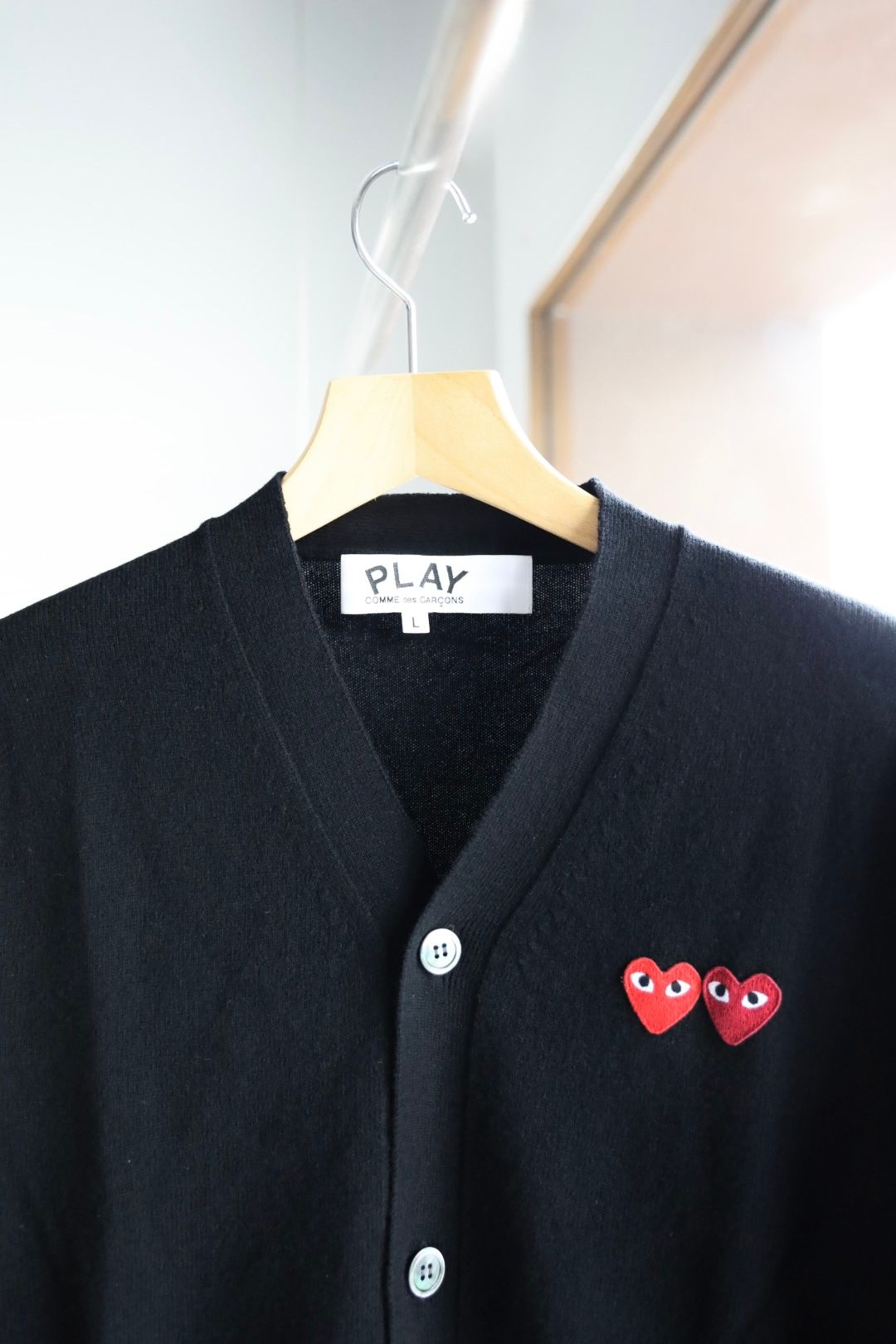 プレイコムデギャルソン V-NECK CARDIGAN DOUBLE BURGENDY EMBLEM (AX-N058-051)BLACK