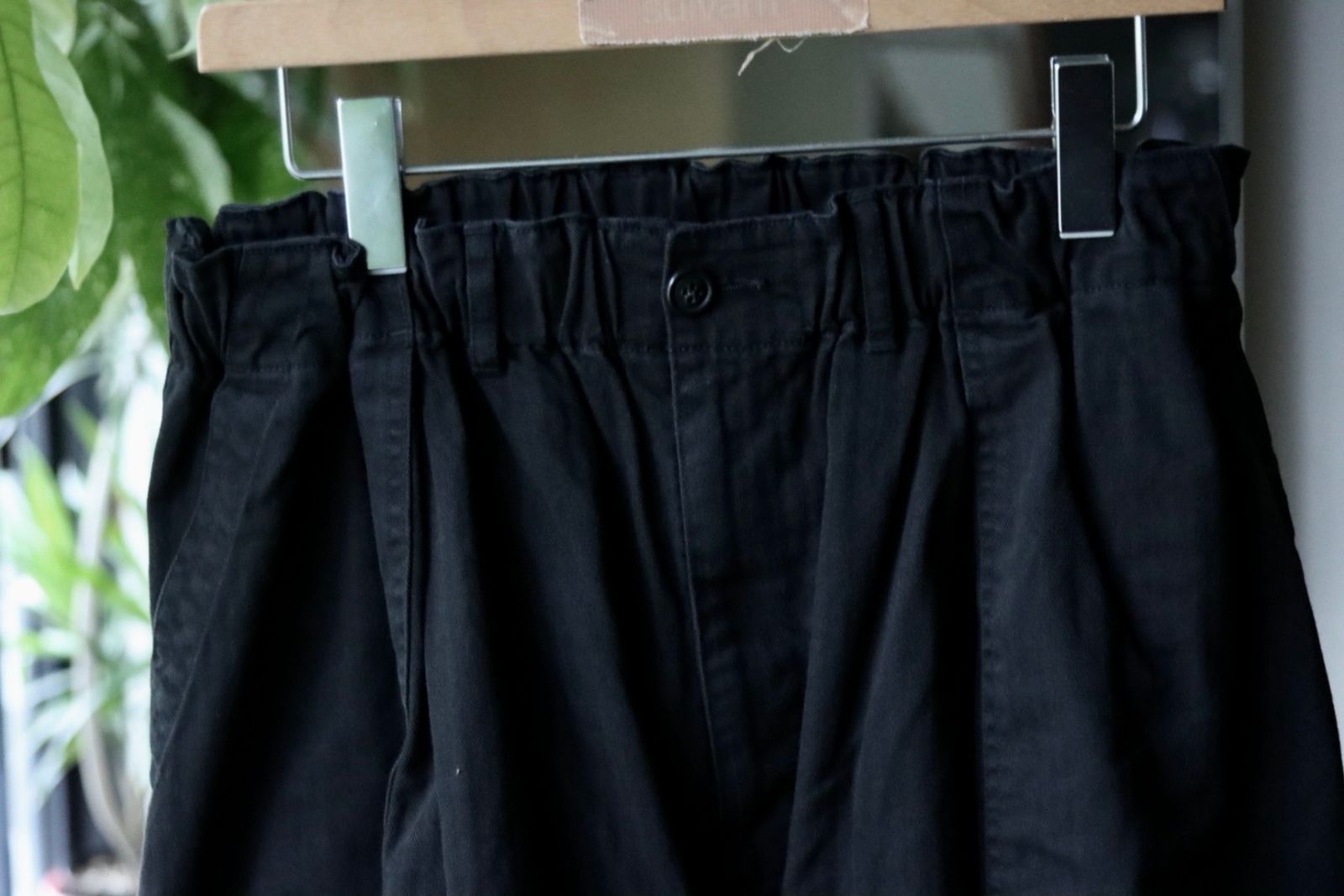 イズネス25AW HERRINGBONE BALLOON BAKER PANTS(1006SSBALOONPT01)BLACK