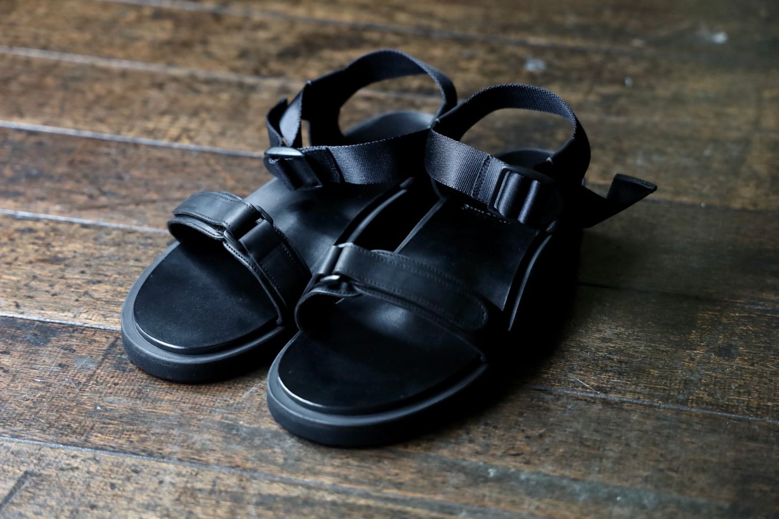 FOOTWORKSフットワークス New Sandals with Velcro Straps in Smooth Leather