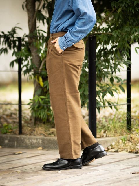 Graphpaper Cotton Double Serge Two Tuck Pants スタイル