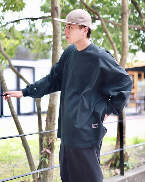 STRIPES FOR CREATIVE FW23 SUPER BIG FLAT LS TEEスタイル
