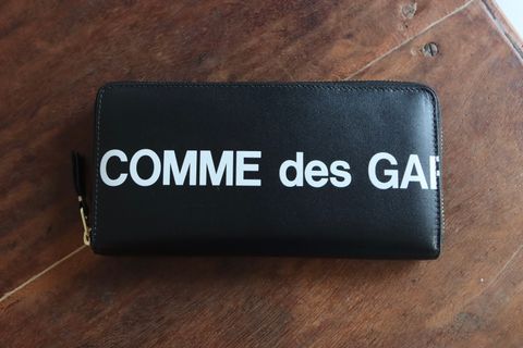 コムデギャルソン 財布 Wallet Huge Logo Wallet (8Z-T011-051-1)BLACK☆再入荷！