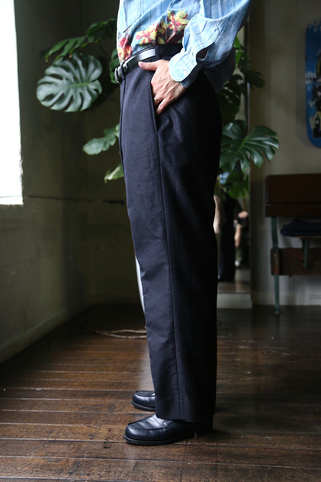 blurhms Broken Cloth Curve Front Slacks