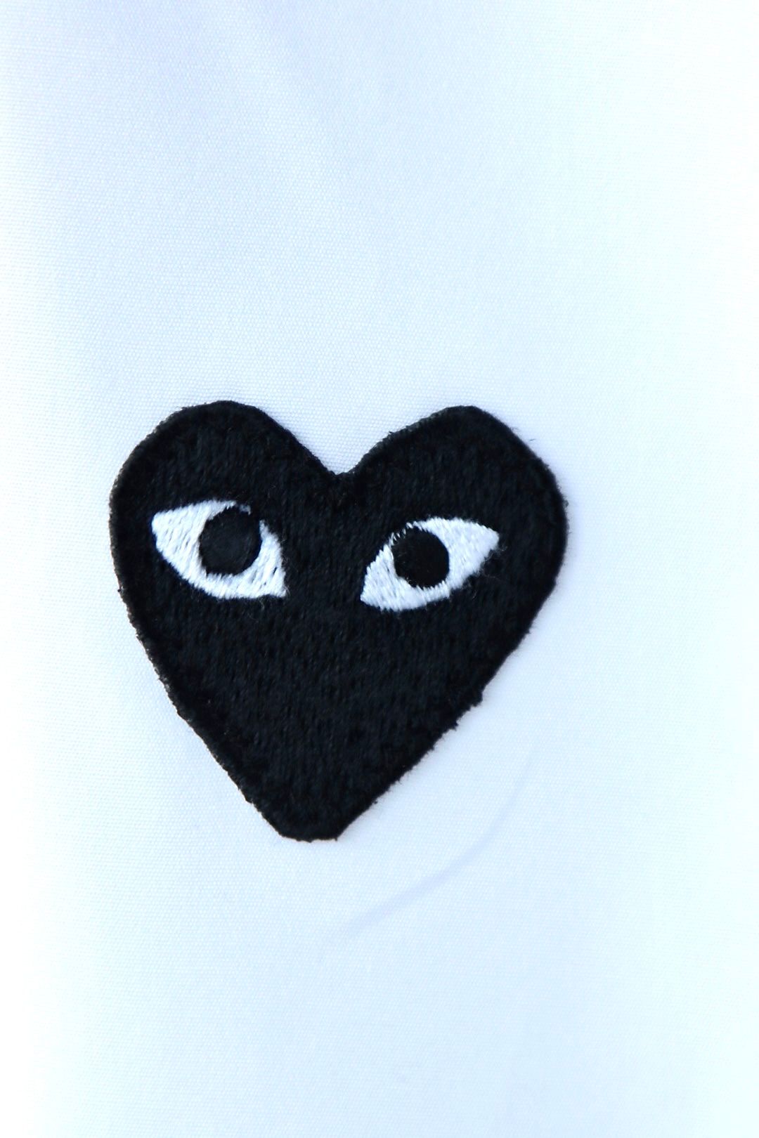 プレイコムデギャルソン MEN'S SHIRT (WHITE×BLACK HEART)