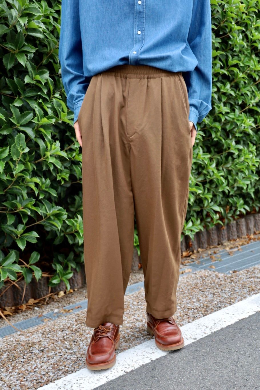 グラフペーパー Fulled Wool Twill Wide Easy Pants(GM263-40412)BROWN
